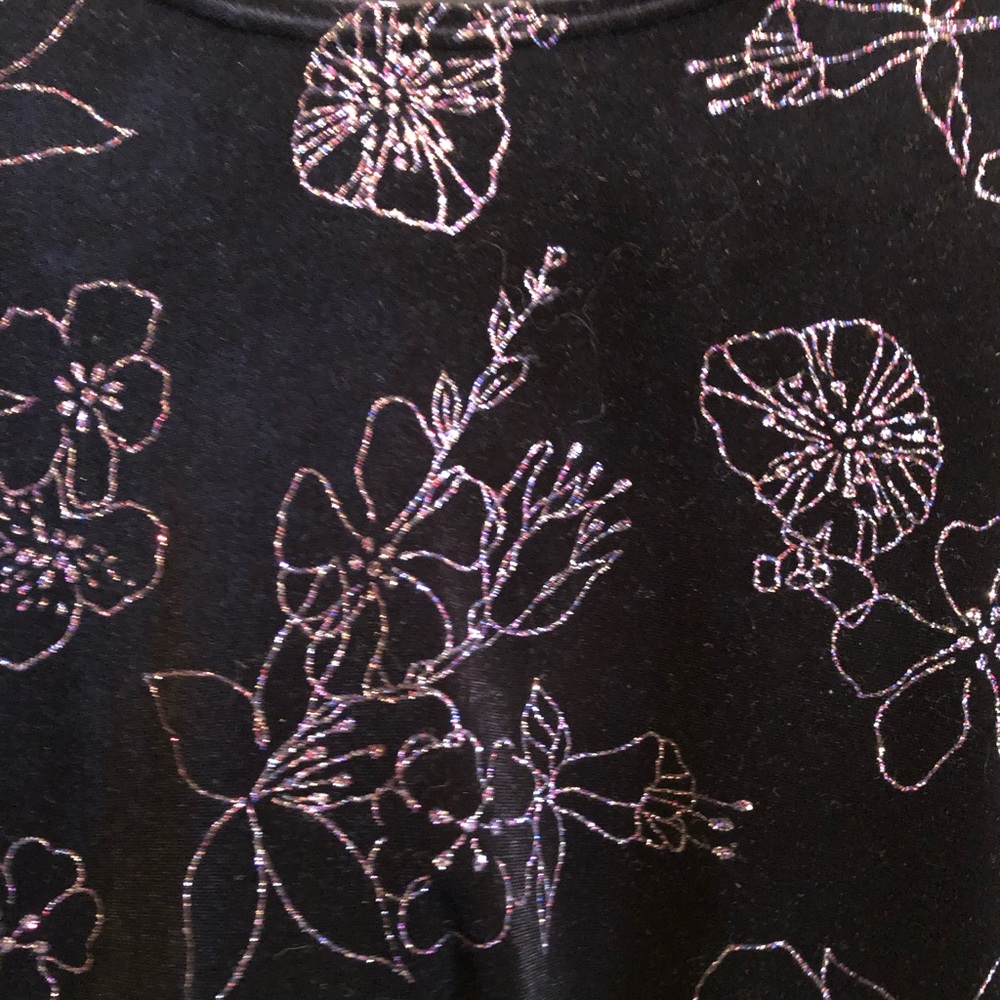 Black velvet top with sparkly pink floral design - Picture 3 of 12